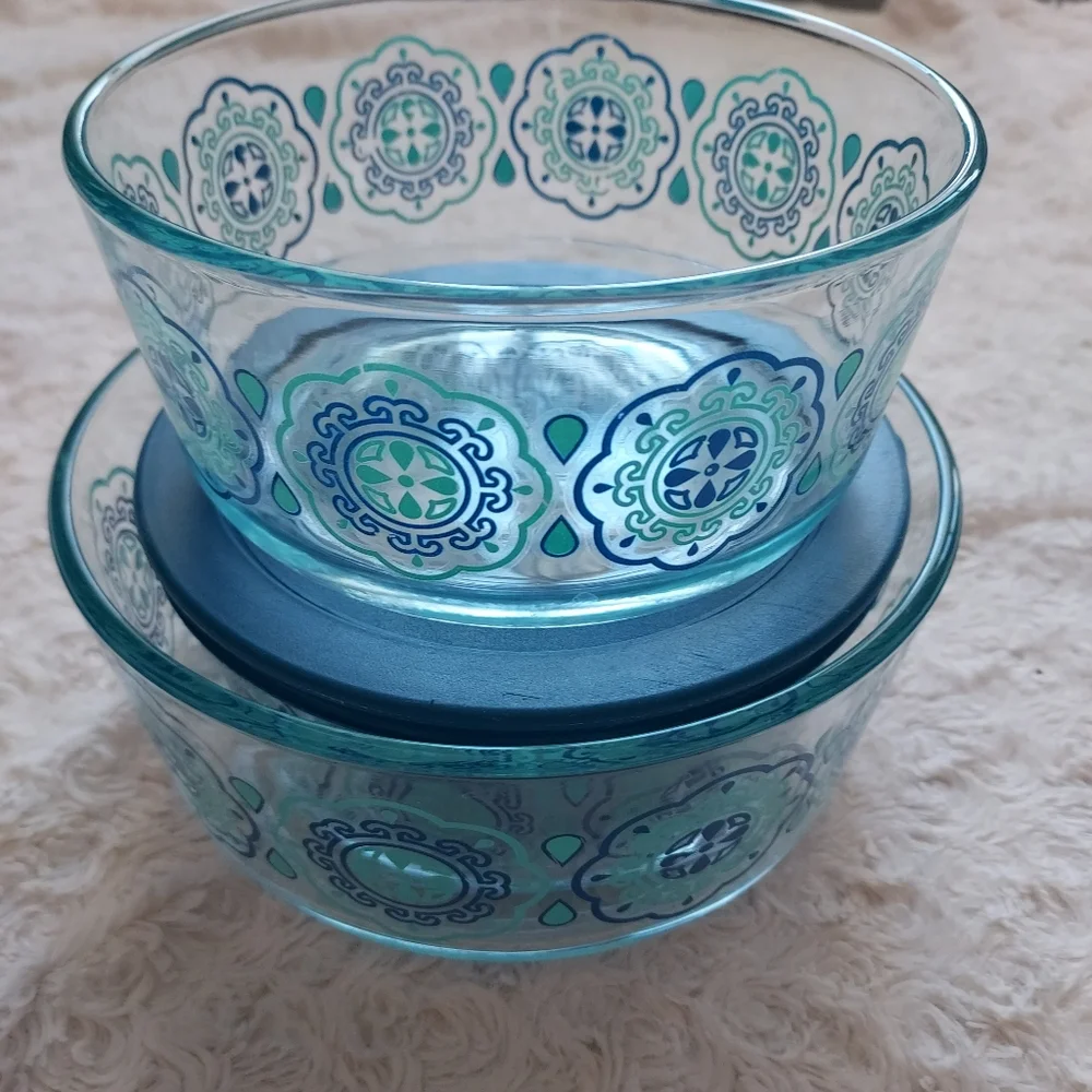 Pyrex Simply Store Decorated Glass Storage Containers Medallion 4 pcs MCM Retro